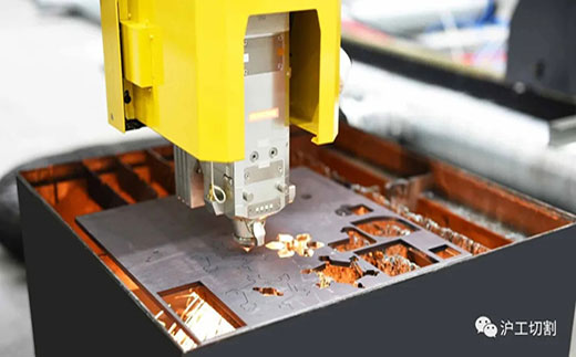 CA8810米大幅面龙门光纤激光切割机细腻圆孔高品质切割