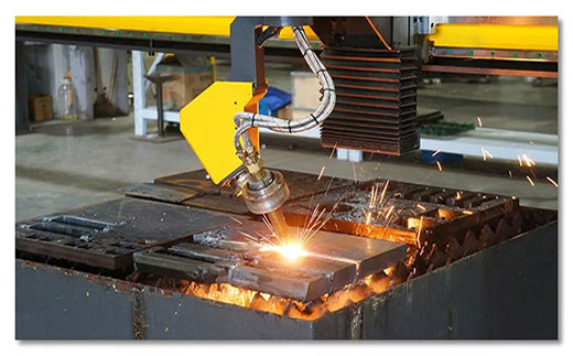 上；；；；；A8810米超长跨距无限回转数控坡口切割机调试