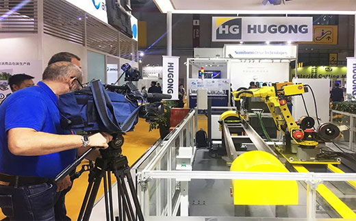 第二届进博会俄罗斯国家电视台拍摄CA88意大利CEA展位