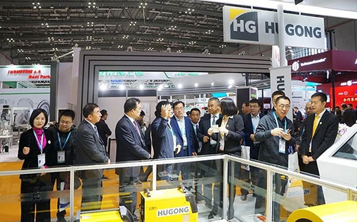 甘肃省天水市常务副市长莅临CA88意大利CEA展位