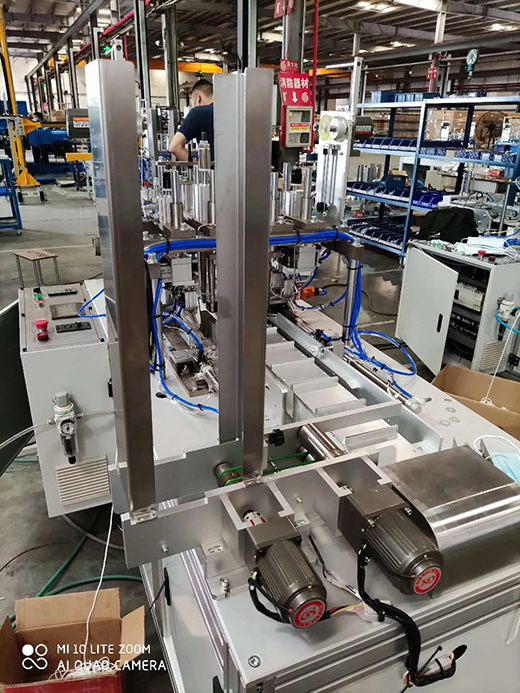 CA88半自动平面口罩发片机