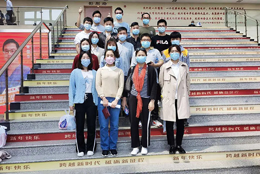 上海唬唬唬；；A88组织开展无偿献血活动